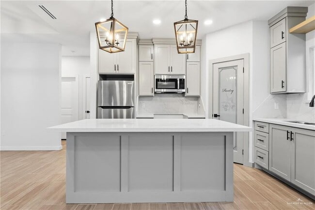 Building Photo - 17 Calle Moreno