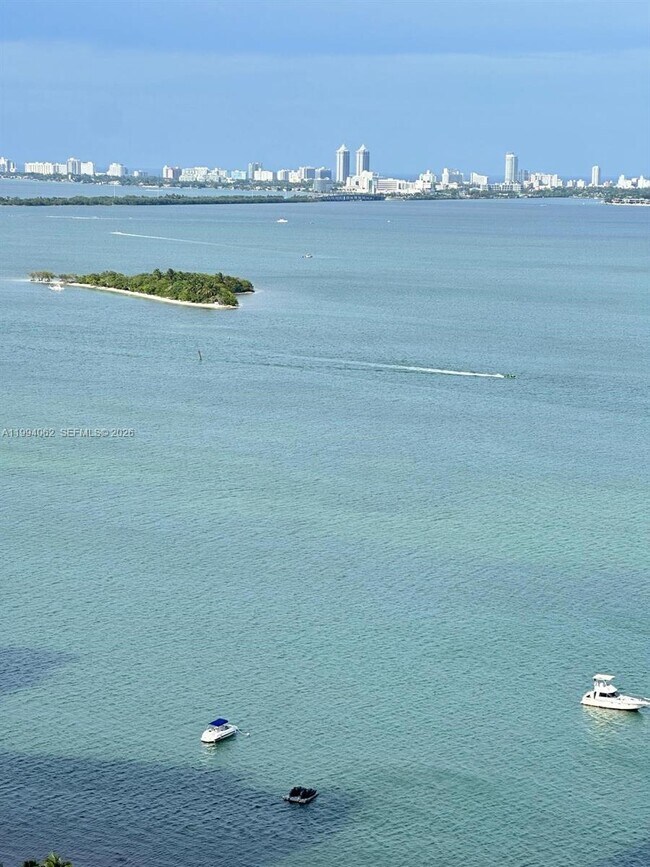 Building Photo - 1750 N Bayshore Dr