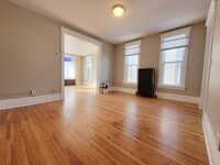 Building Photo - Large 2 Bedroom Side by Side Duplex