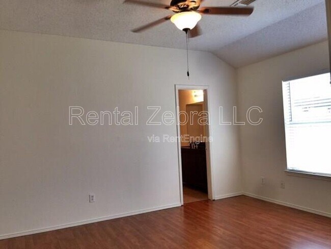 Building Photo - 4001 Cypress Gardens Dr