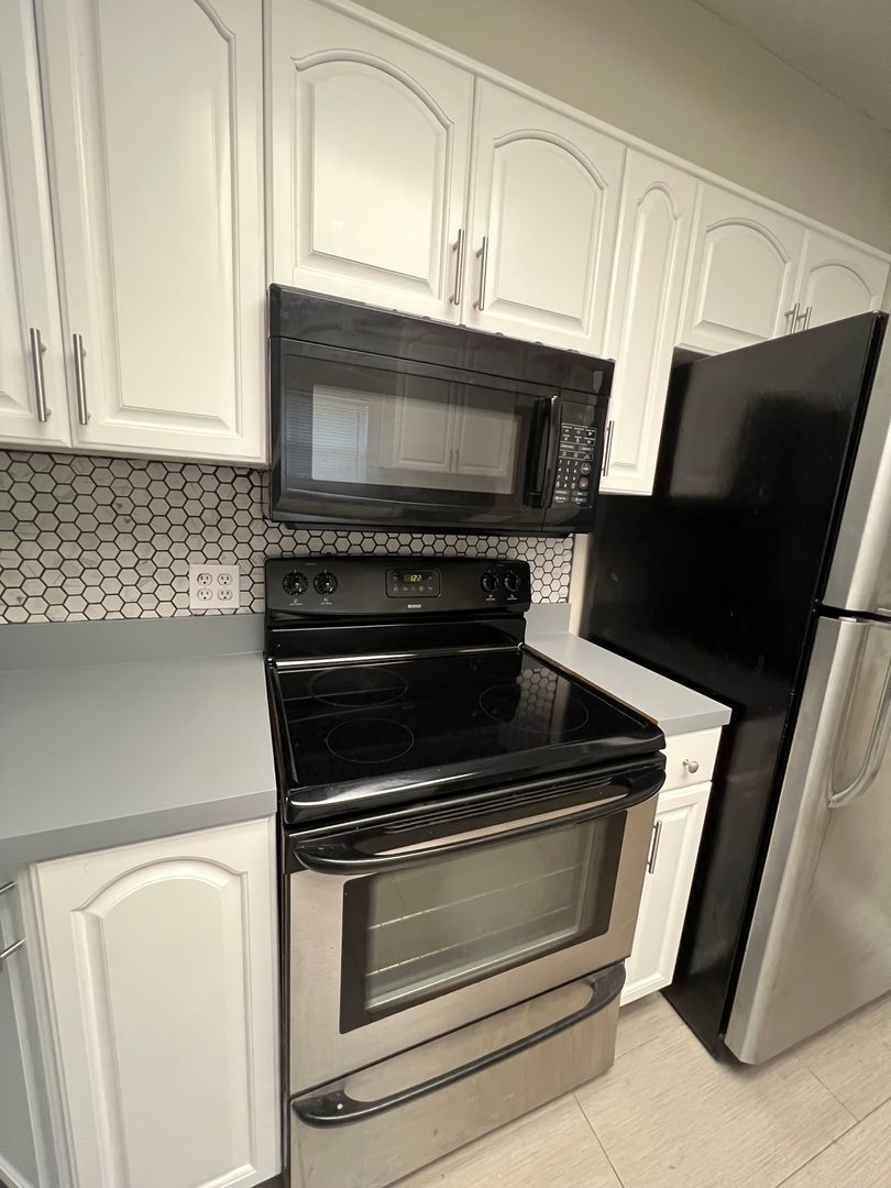 Building Photo - 2540 Elyria Ave