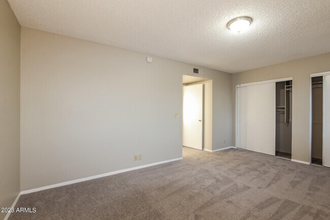 Building Photo - 3830 W Marconi Ave