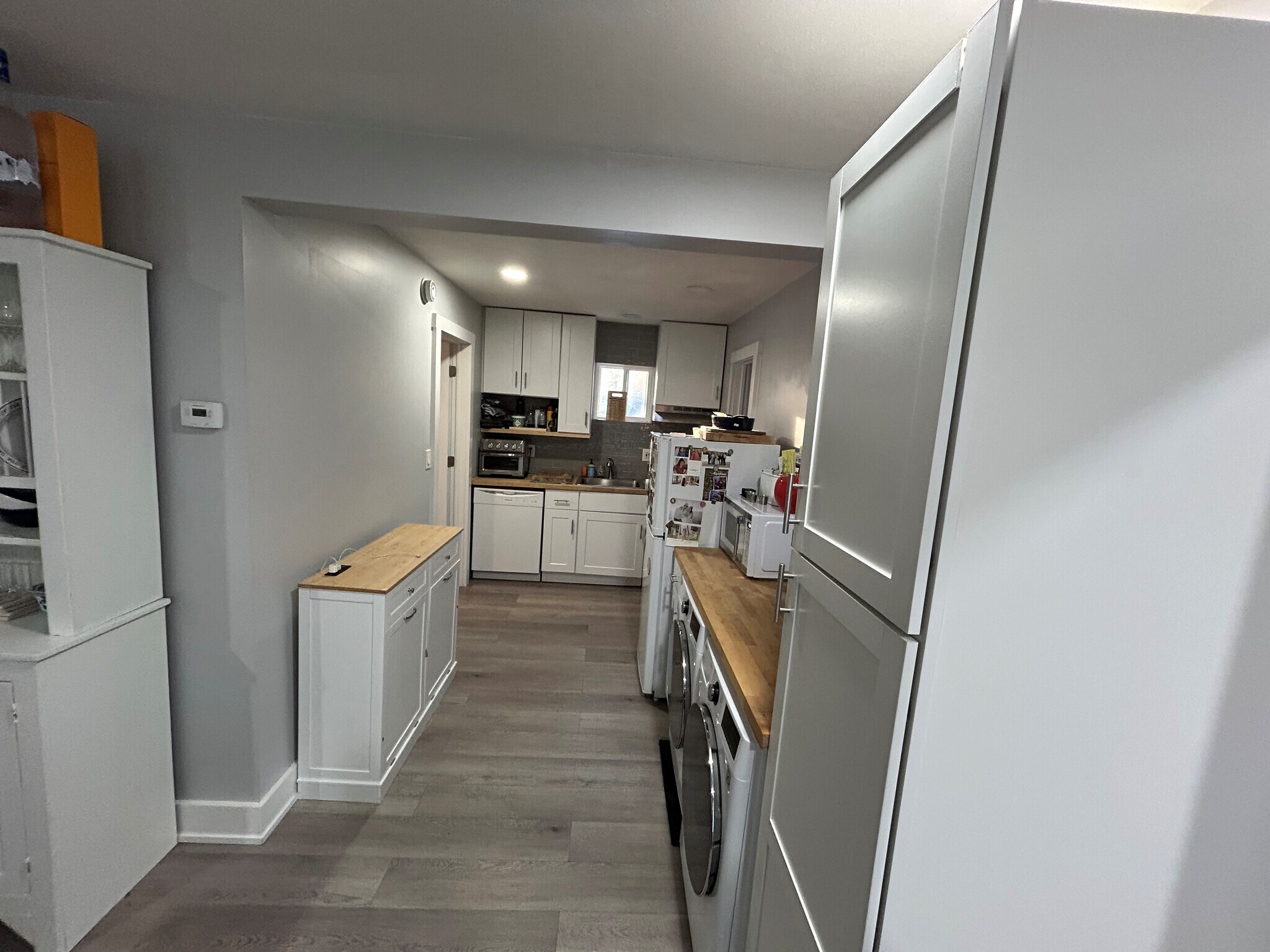 Building Photo - 62 Canoe Place Rd