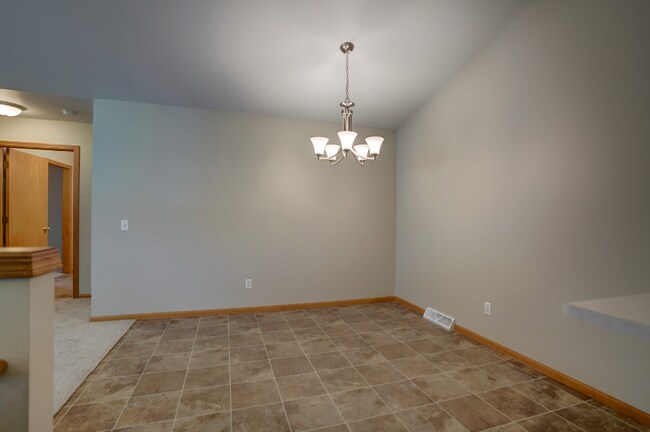 Building Photo - 4544 Windsor Rd