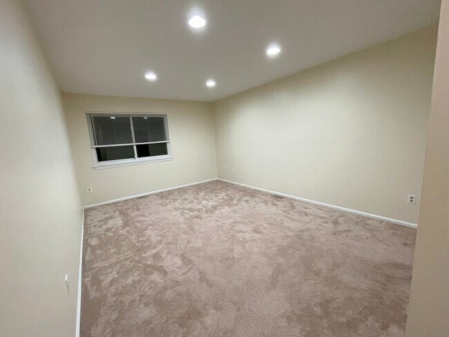 Building Photo - 86 Teal Ct
