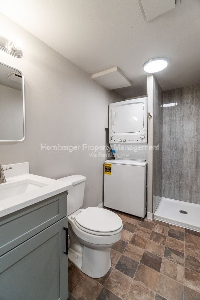 Building Photo - 10119 E Empire Ave