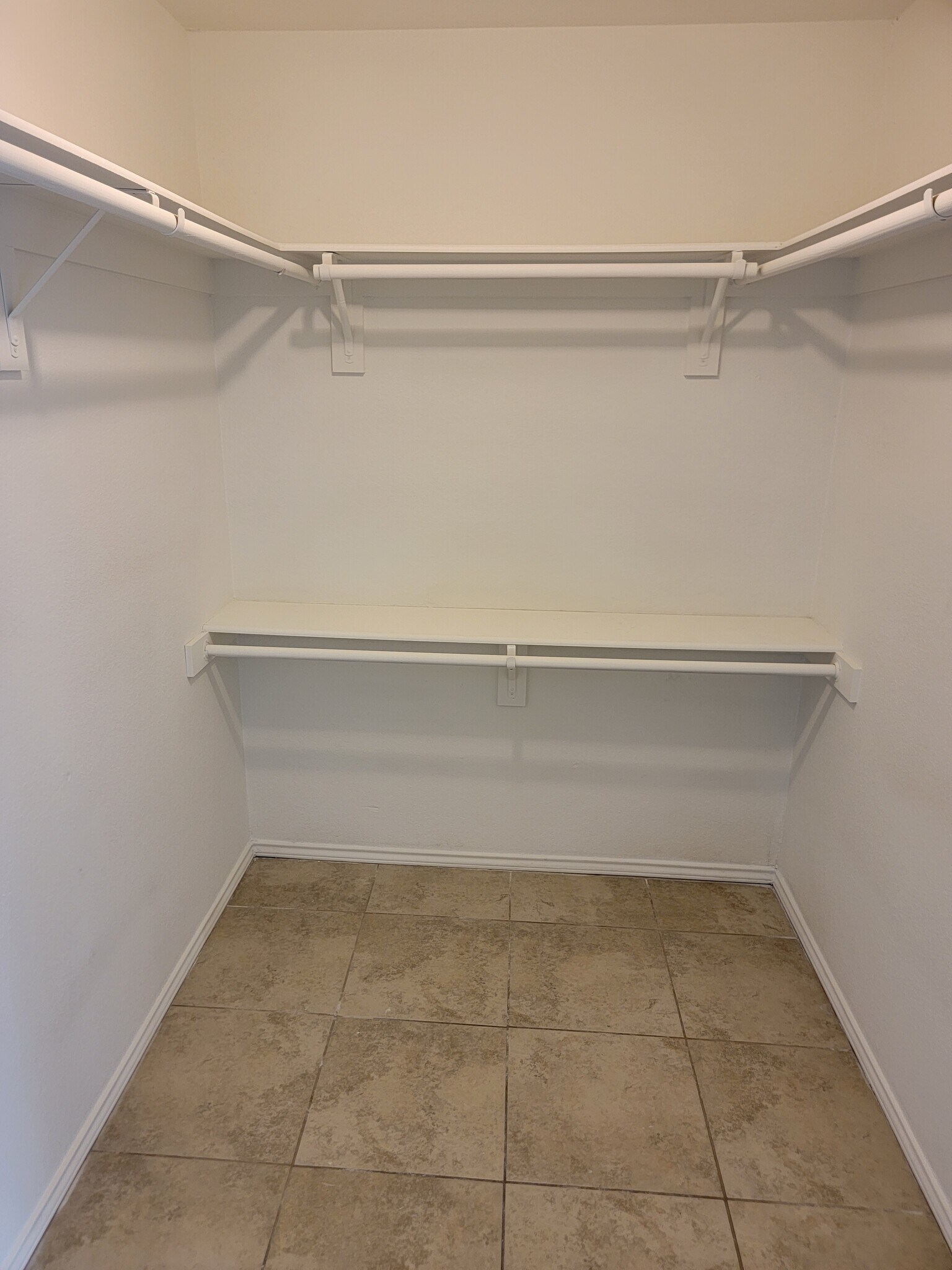 Building Photo - 2701 Silver Oak Ave