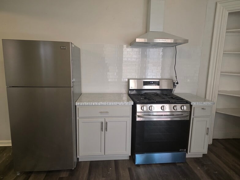 Eat in kitchen - 525 Monmouth St