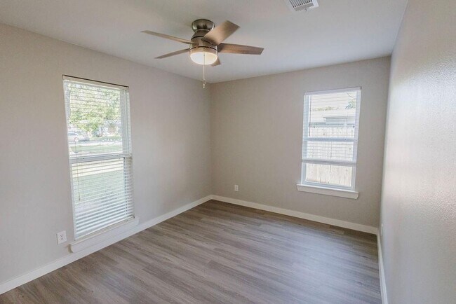 Building Photo - 501 Oakley Ct