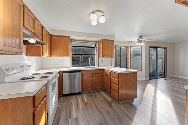 Building Photo - 7050 SW 174th Ave