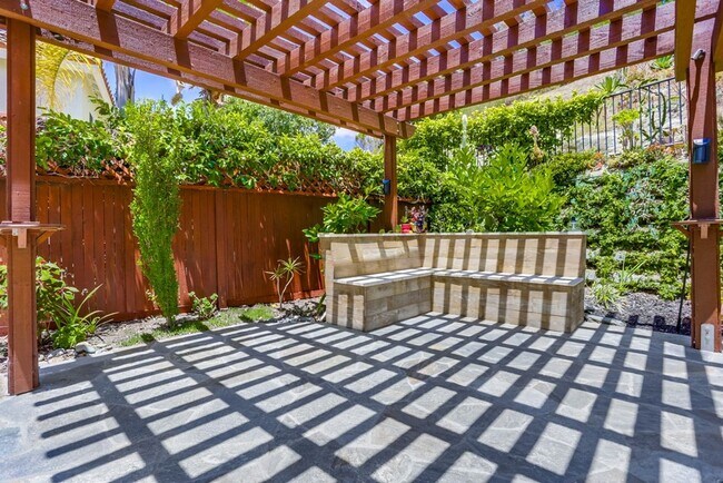 Building Photo - 3 Bedroom Home in Cul De Sac Available Now...
