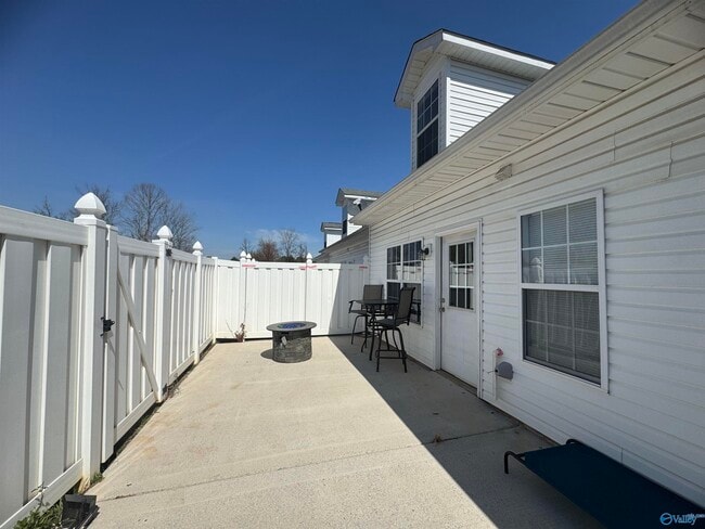 Building Photo - 468 Shamrock Dr