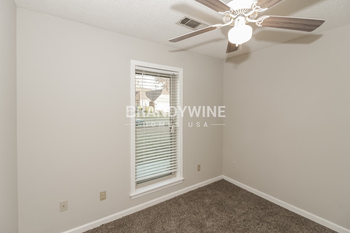 Building Photo - 5293 Shady Ridge Dr