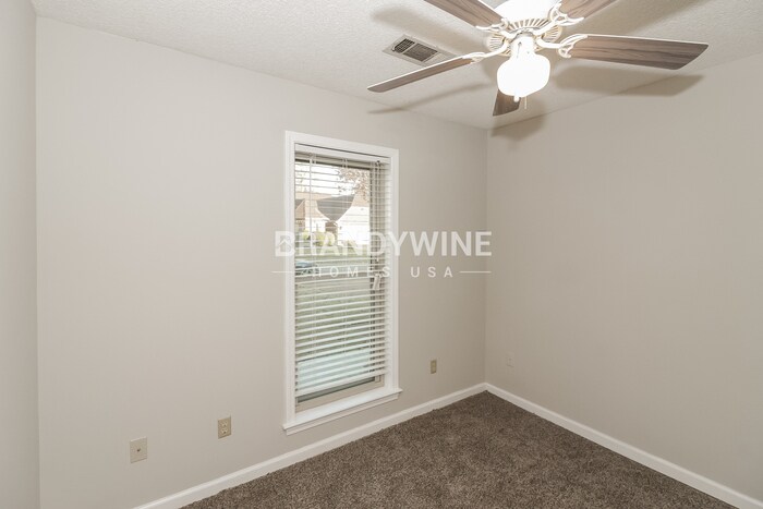 Building Photo - 5293 Shady Ridge Dr