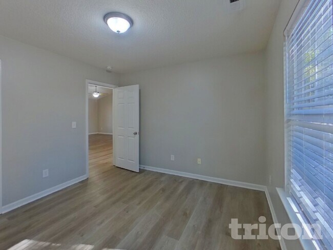 Building Photo - 6 Alderwood Ct