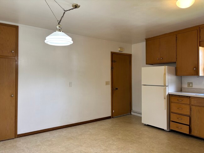 Building Photo - 6321 Roselawn Ave