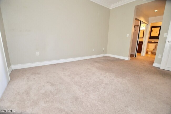 Building Photo - 270 E Flamingo Rd