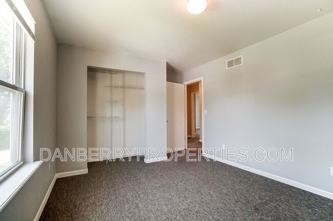 Building Photo - 3704 Willow Run Dr