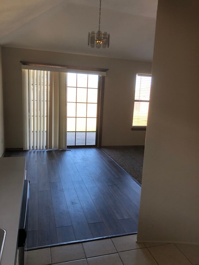 Building Photo - 5225 SE 82nd St