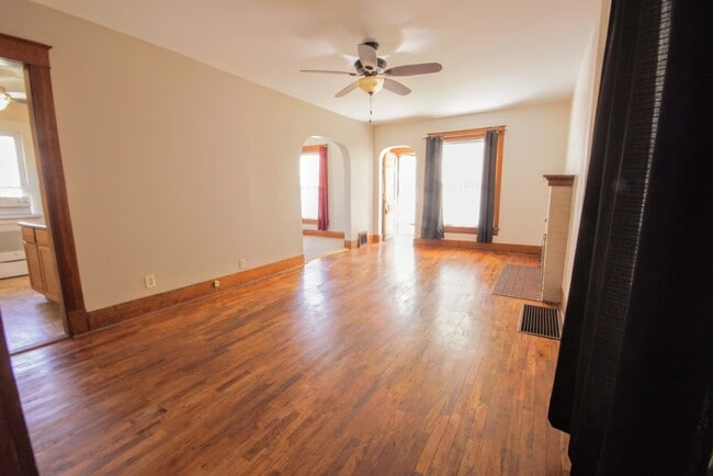 Building Photo - 1263 SW Washburn Ave