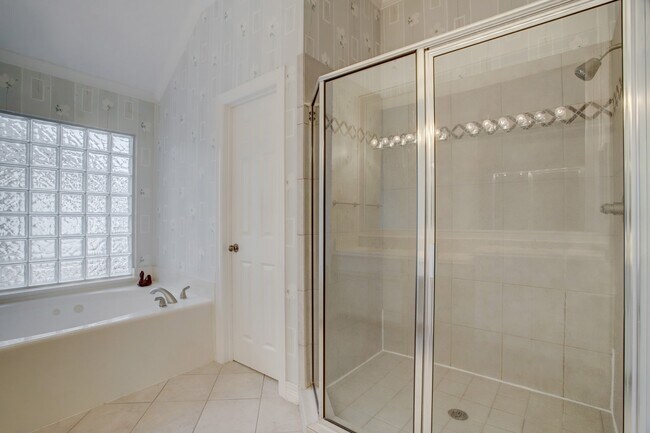 Building Photo - 2205 Commonwealth St