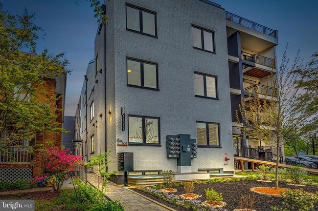 Building Photo - 1103 Fern St NW