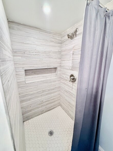 Building Photo - 994 Overbrook Cir
