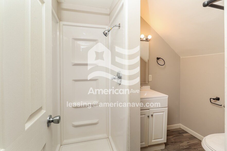 Building Photo - 619 W Cleveland Ave