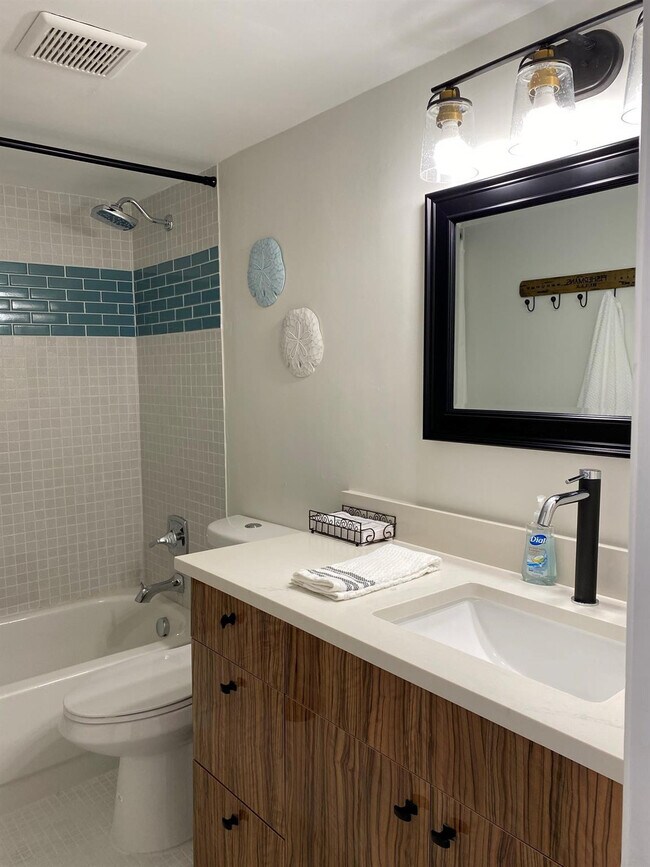 Building Photo - 955 Dotterel Rd