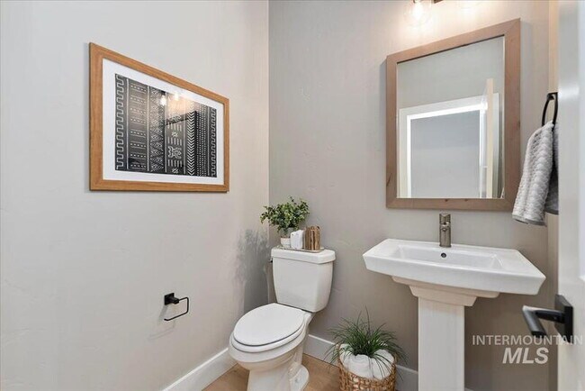 Building Photo - 4880 S Colusa Ave