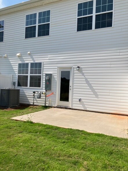 Building Photo - 1816 Bluejay Ln