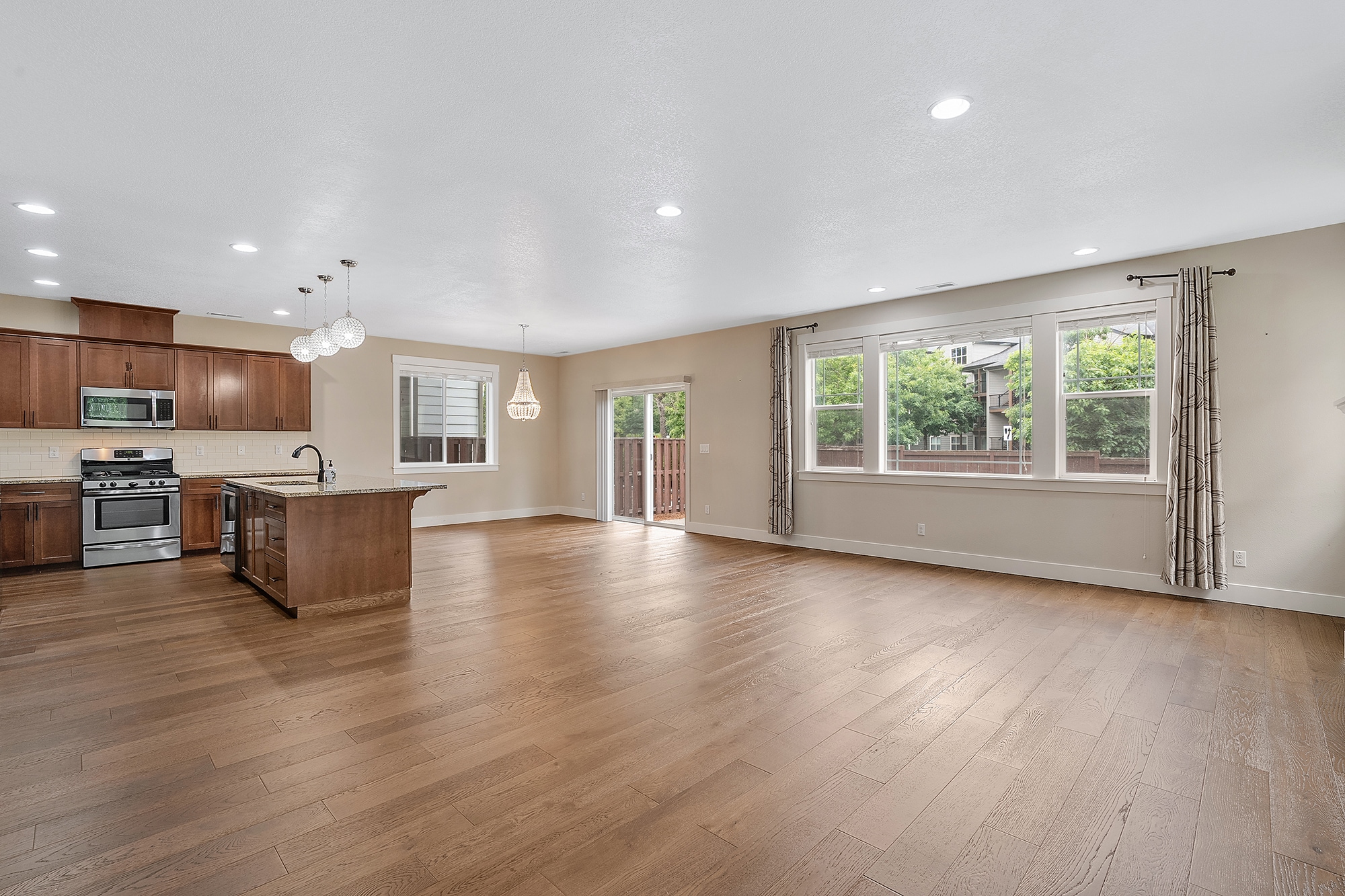Building Photo - 28616 Greenway Dr