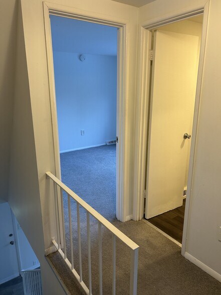 Building Photo - 218 Aster Ln