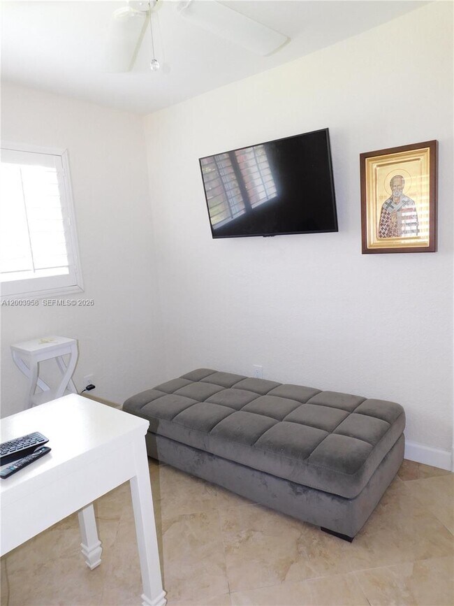 Building Photo - 108 NE 30th St