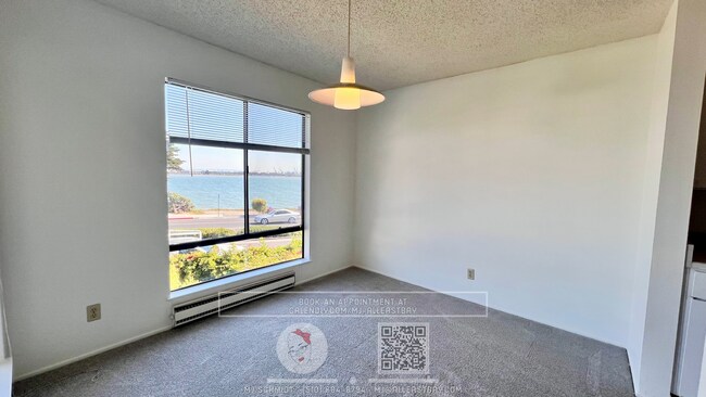 Building Photo - Waterfront 1 bedroom located at the resort...
