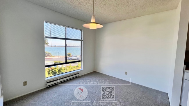Building Photo - Waterfront 1 bedroom located at the resort style Watergate complex included ameneties, water, gar...