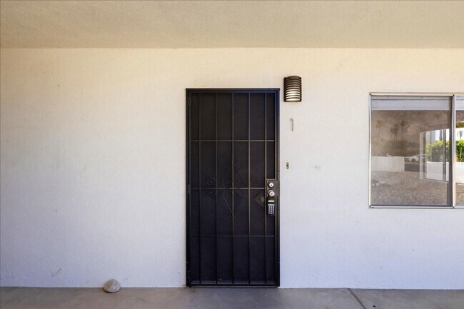 Building Photo - 4444 E Sunny Dunes Rd