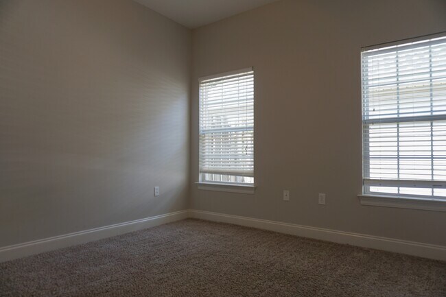 Building Photo - 108 Creve Core Dr