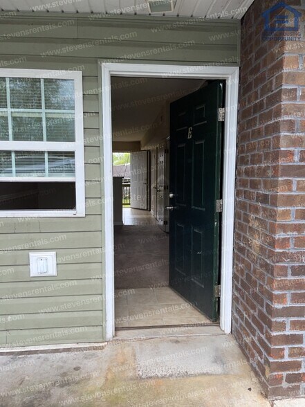 Primary Photo - 1207 Holly Ave