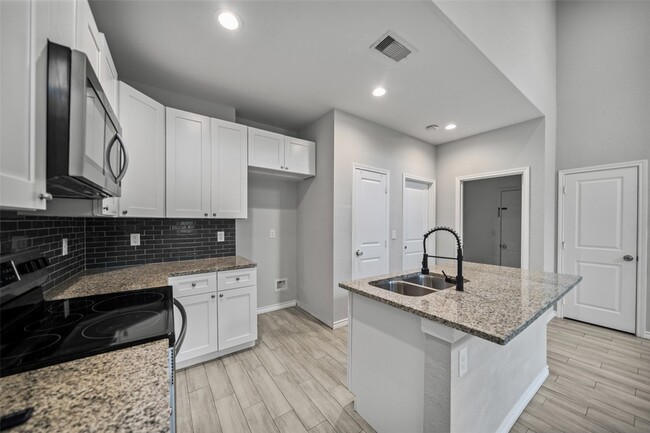 Building Photo - 4006 Frontier Rd