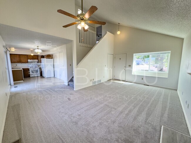 Building Photo - 6470 Chantilly Pl