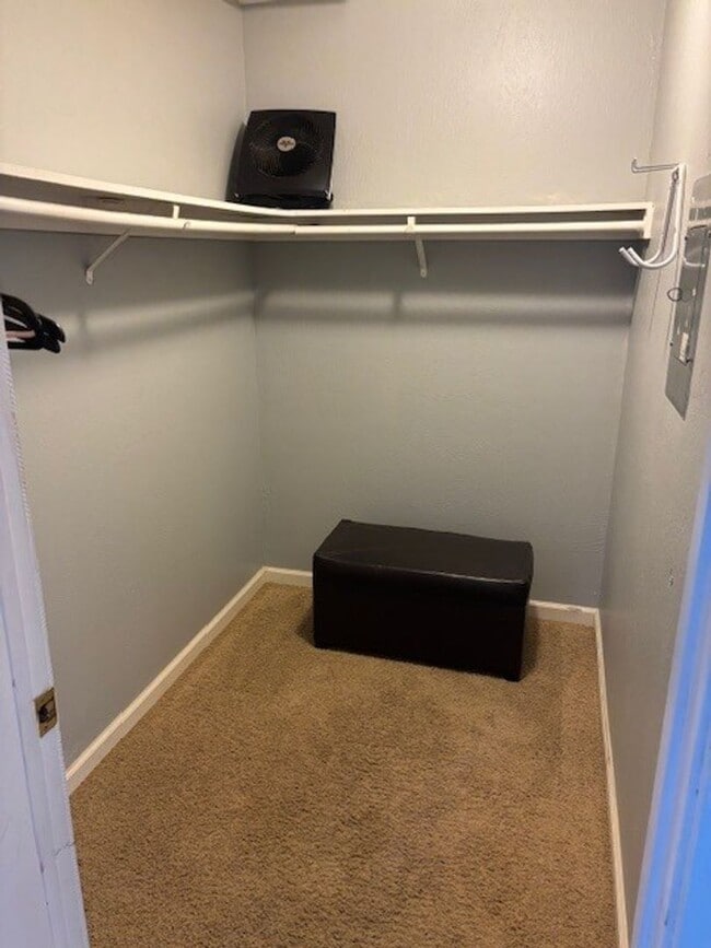 Building Photo - One bedroom condo