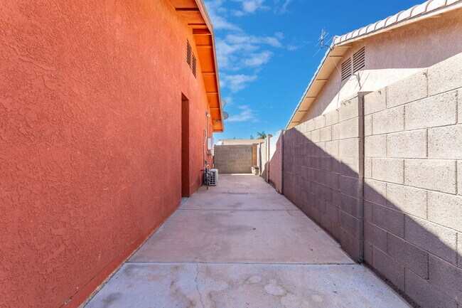 Building Photo - 2972 W 24th Pl