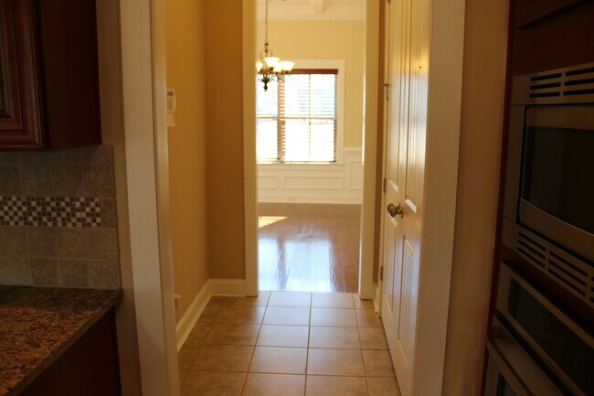 Building Photo - Executive Rental in Cypress Point S/D