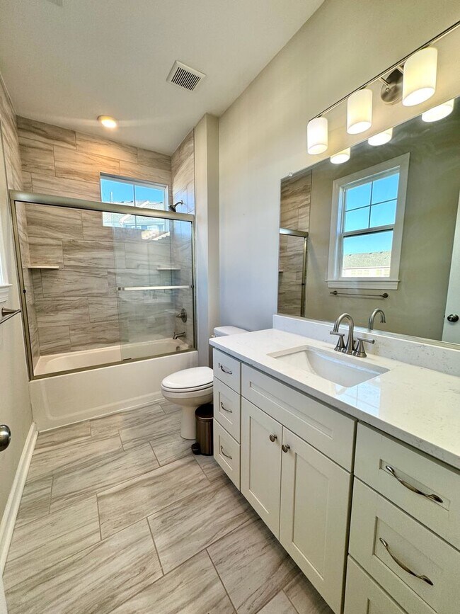 Building Photo - Experience Modern Coastal Living!