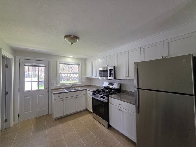 Building Photo - 196 Manzella Ct