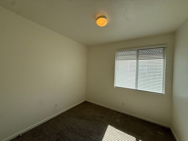 Building Photo - 10136 Waterfield Dr