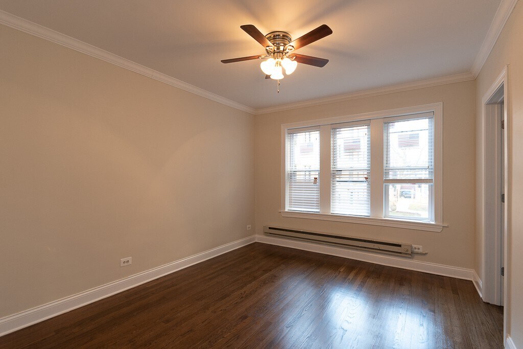 Building Photo - 3826 N Greenview Ave