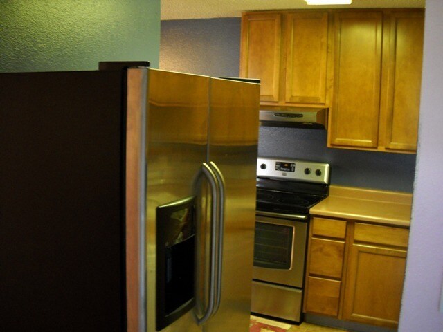 Building Photo - 3 Bedroom for Great Price In Gunbarrel Close to Many Businesses