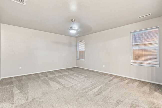Building Photo - Spacious 4bd/2ba, Single Level Home in Qui...